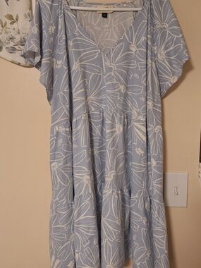 Universal Thread Light Blue and White Floral V-Neck Tiered Dress